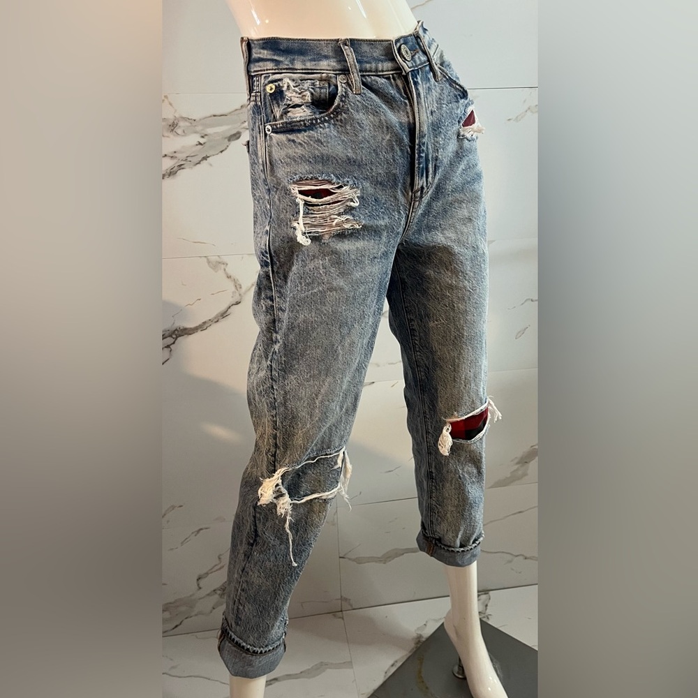 American Eagle 100% Cotton Ripped Relaxed Fit Plaid Patch Jeans Size 0 - Picture 2 of 8